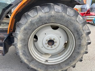 Tracteur agricole Massey Ferguson MF 3065 - 7