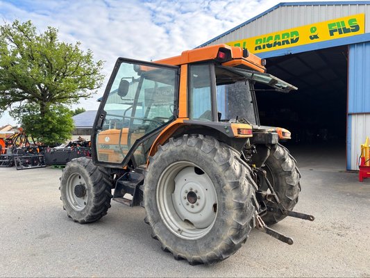 Tracteur agricole Massey Ferguson MF 3065