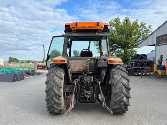 Tracteur agricole Massey Ferguson MF 3065
