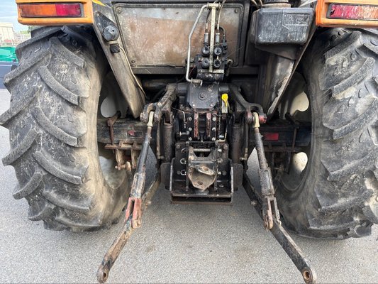 Tracteur agricole Massey Ferguson MF 3065