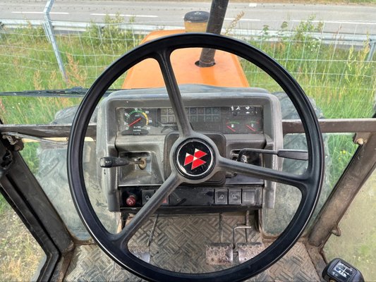 Tracteur agricole Massey Ferguson MF 3065