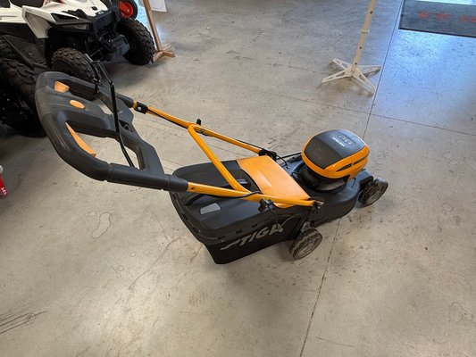 Tondeuse poussée et tractée Stiga COMBI43SAE
