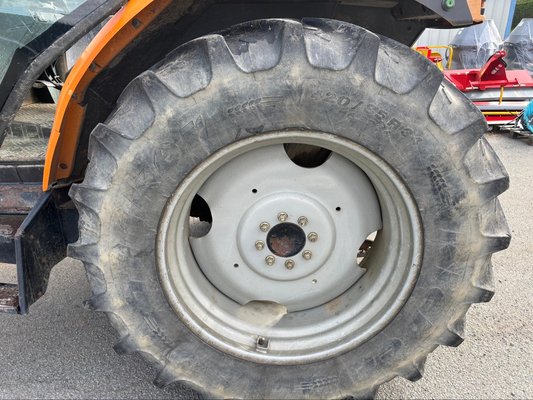 Tracteur agricole Massey Ferguson MF 3065