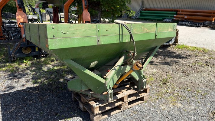 Distributeur d'engrais Amazone zau