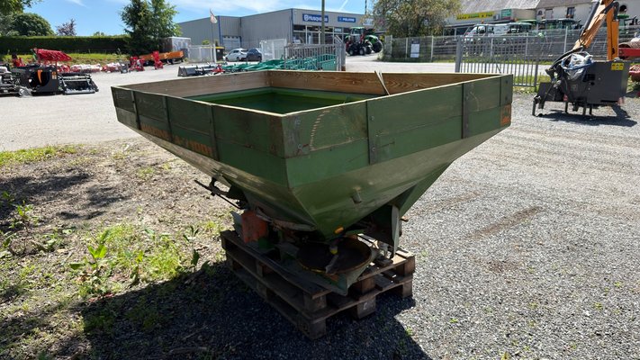 Distributeur d'engrais Amazone zau