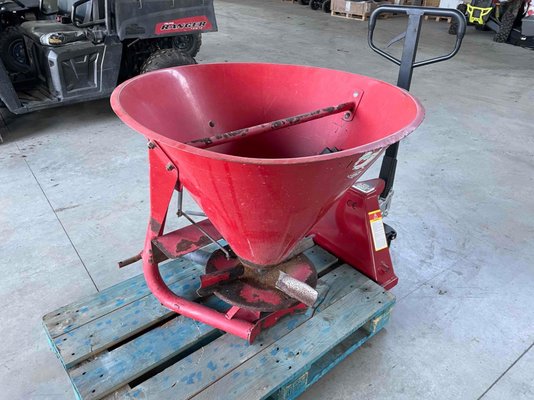 Distributeur d'engrais Suire 150