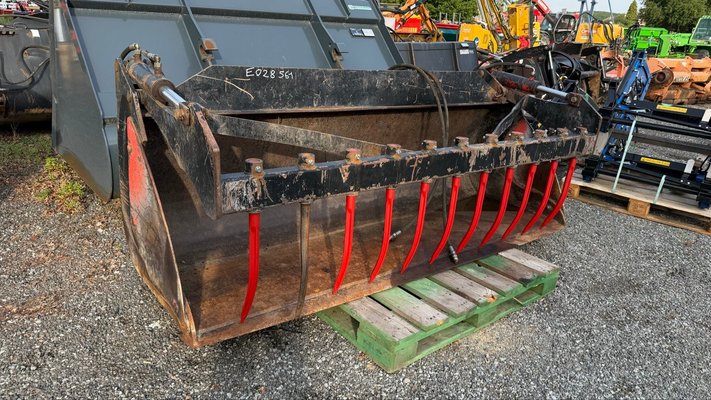 Godet multi-services - 2m45