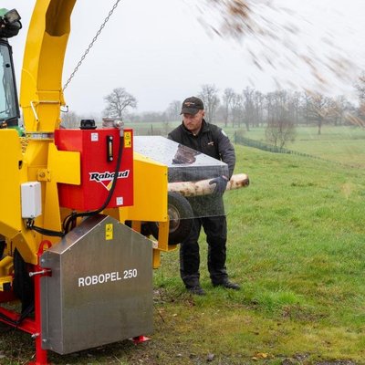 Materiels - Enfonce pieux, affûte piquet - MACHINE A ECORCER LES PIEUX ROBOPEL 250