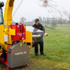 Materiels - Enfonce pieux, affûte piquet - MACHINE A ECORCER LES PIEUX ROBOPEL 250
