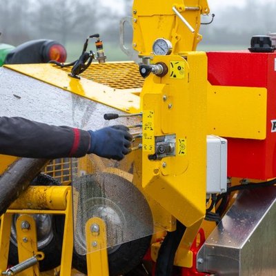 Materiels - Enfonce pieux, affûte piquet - MACHINE A ECORCER LES PIEUX ROBOPEL 250