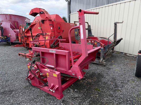 Dérouleuse de balle MC Agri R600AFM