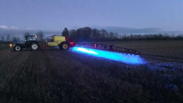 Pièces agricoles - Eclairage - Feu de travail LED 27W 500lm - bleu - cable Spot/connexion Deutsch