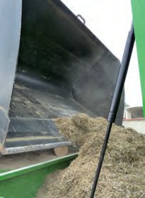 Materiels - Nourrisseur - Nourrisseur à fibres - trémie 3000 Litres - Trappes courtes - parc 6,80 m2