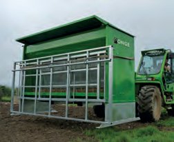 Materiels - Nourrisseur - Nourrisseur à fibres - trémie 3000 Litres - Trappes longues - parc 6,80 m2