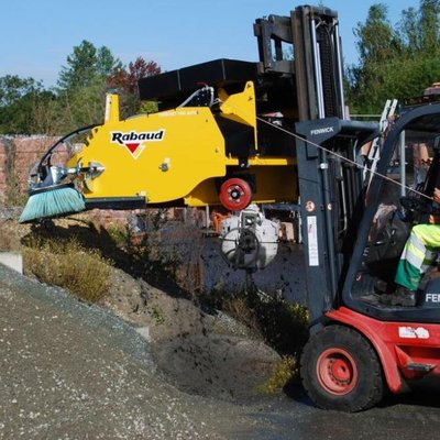 Materiels - Balayeuse - BALAYEUSE RAMASSEUSE TURBONET 1500 AUTONOME