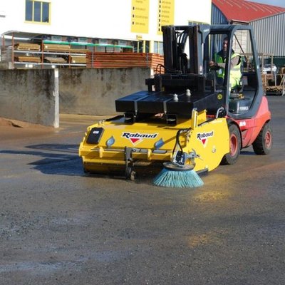Materiels - Balayeuse - BALAYEUSE RAMASSEUSE TURBONET 1500 AUTONOME