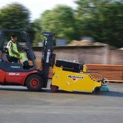 Materiels - Balayeuse - BALAYEUSE RAMASSEUSE TURBONET 1500 AUTONOME
