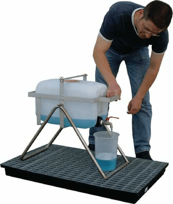 Pièces agricoles - Outils atelier - Support inox pour bidon jusqu'à 30 L