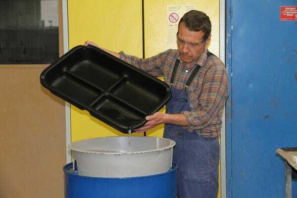Pièces agricoles - Outils atelier - Entonnoir PFV pour fût de 200 litres