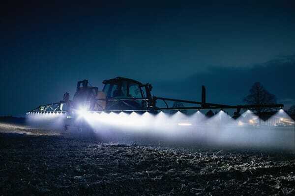 Pièces agricoles - Eclairage - Phare de travail LED, 800 lm, rond, 12/24 V, bleu, à boulonner, 110,4 mm, 4 LED, Hella