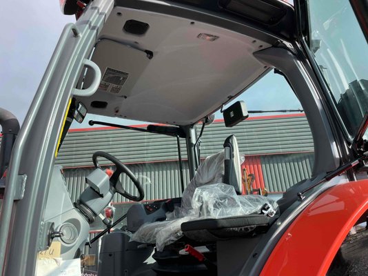 Tracteur agricole Kubota M6-121 UTILITY
