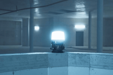 Pièces agricoles - Outils atelier - Lampe de travail hybride LED à batteries multiples 12050 MH, 12000 lm, IP54