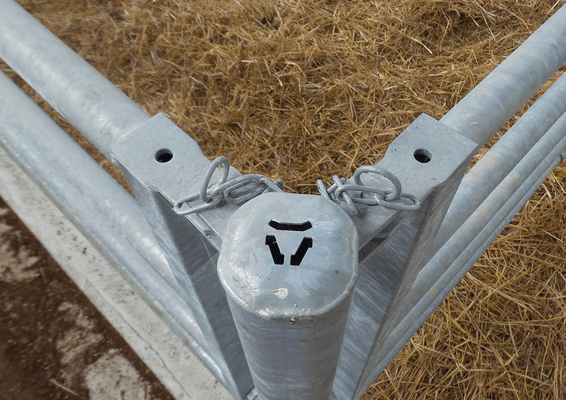 Materiels - Cage de contention - PACK DE 25 POTEAUX TREFLE 2DL EN ANGLE D.102MM L.2.13M