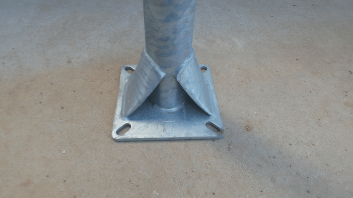 Materiels - Matériel d'élevage - autre - POTEAU TREFLE NU SUR PLATINE D.76MM L.1.30M