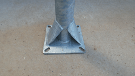 Materiels - Matériel d'élevage - autre - POTEAU TREFLE NU SUR PLATINE D.76MM L.1.30M