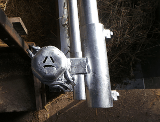 Materiels - Matériel d'élevage - autre - BRIDE TREFLE D.76MM SUPPORT TUBE 49MM COMPLETE