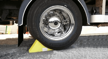 Pièces agricoles - Pièce divers - Cale de roue Crowny® 36, jaune, homologuée, thermoplastique