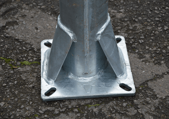 Materiels - Cage de contention - PACK DE 25 POTEAUX TREFLE SUR PLATINE NU D.102MM L.1.68M