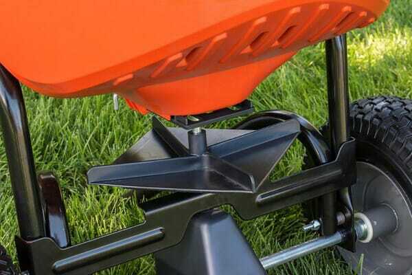 Pièces agricoles - Jardin et forêt pièce adaptable - Épandeur de sel / engrais modèle à pousser 60 kg
