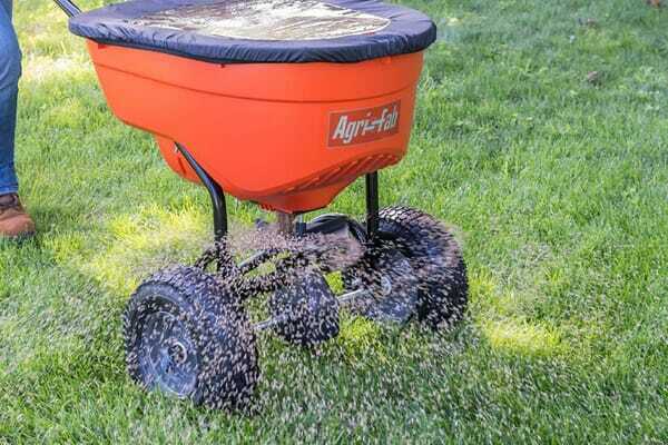 Pièces agricoles - Jardin et forêt pièce adaptable - Épandeur de sel / engrais modèle à pousser 60 kg