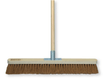 Balai coco support bois 60 cm avec douille métal pour manche bois diamètre 28 mm. (par 1)