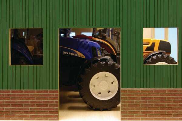 Loisirs - Jouets - Hangar en bois pour 3 tracteurs