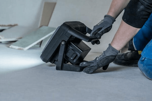 Pièces agricoles - Outils atelier - Lampe de travail LED multi-batterie 3000 MA, 3150 lm, IP65