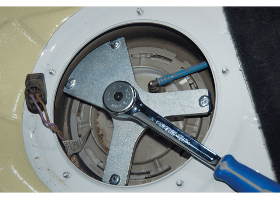 Outils - Outils divers - Démonte puits de jauge à carburant pour BMW