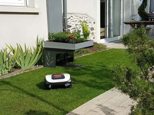 Pièces agricoles - Jardin et forêt pièce adaptable - Abri pour robots "Robot protège la vie"