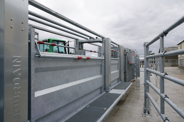 Materiels - Matériel d'élevage - autre - MARCHEPIED -U- RELEVABLE POUR BARRIERE TOLEE L.3M V2