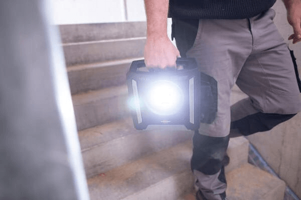 Pièces agricoles - Outils atelier - Lampe de travail LED multi-batterie 4000 MA, 4500 lm, IP65