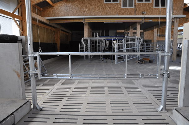 Accessoires et options matériel  - Matériel d'élevage - autre - SEPARATION DE LOGETTE RELEVABLE EN 3.40M/4.60M