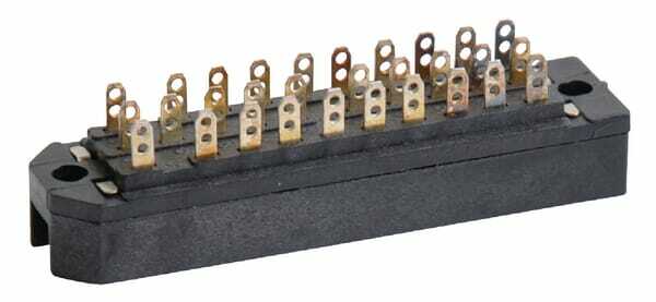 Pièces agricoles - Pièce Pulvérisateur - Fiche 30 P. Femelle DIN41622