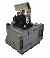 Pièces agricoles - Hydraulique - Pompe à main 12cc D.E.+réservoir 2ltr