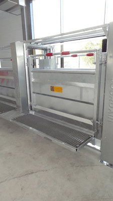 Materiels - Matériel d'élevage - autre - MARCHEPIED -T- RELEVABLE POUR BARRIERE TOLEE L.2M V2