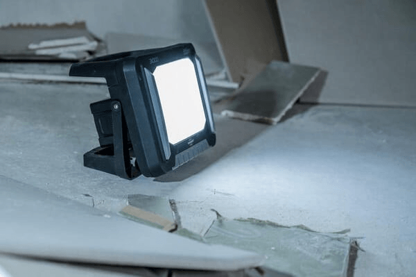 Pièces agricoles - Outils atelier - Lampe de travail LED multi-batterie 3000 MA, 3150 lm, IP65
