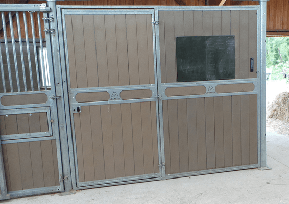 Accessoires et options matériel  - Matériel d'élevage - autre - FACADE SELLERIE RESINE L.3M