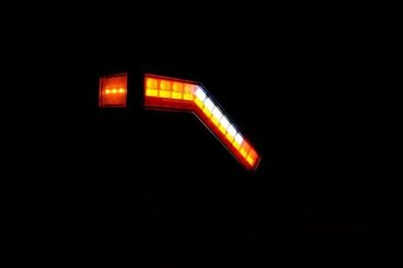 Pièces agricoles - Eclairage - Feu arrière multifonction LED, gauche, rouge/orange/blanc, 12-24 V, 238 x 181 x 72 mm