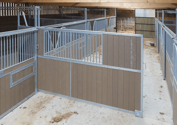 Materiels - Cage de contention - SEPARATION COULISSANTE BARREAUDEE/RESINE L.4M