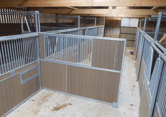 Materiels - Accessoires 200Kg-300Kg - SEPARATION COULISSANTE BARREAUDEE/RESINE L.3.50M